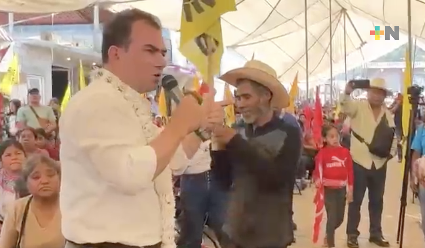 José Francisco Yunes reconoce a docentes en Educación Indígena de Soledad Atzompa